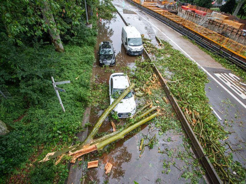 Wasser, Schlamm, Sturmschäden: Schwere Unwetter in vielen ...