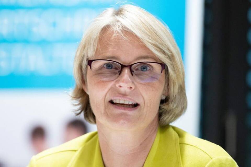 Karliczek: Zukunftsaufgabe Bildung gemeinsam angehen Karliczek: Zukunftsaufgabe Bildung gemeinsam angehen