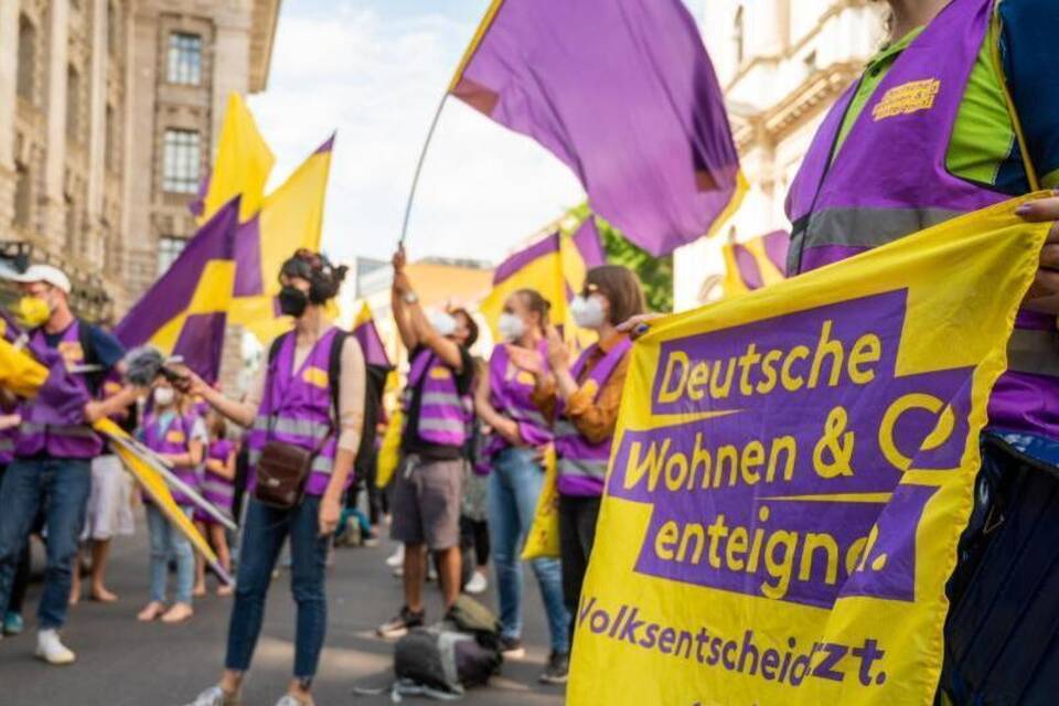 Initiative "Deutsche Wohnen & Co. enteignen" Initiative "Deutsche Wohnen & Co. enteignen"