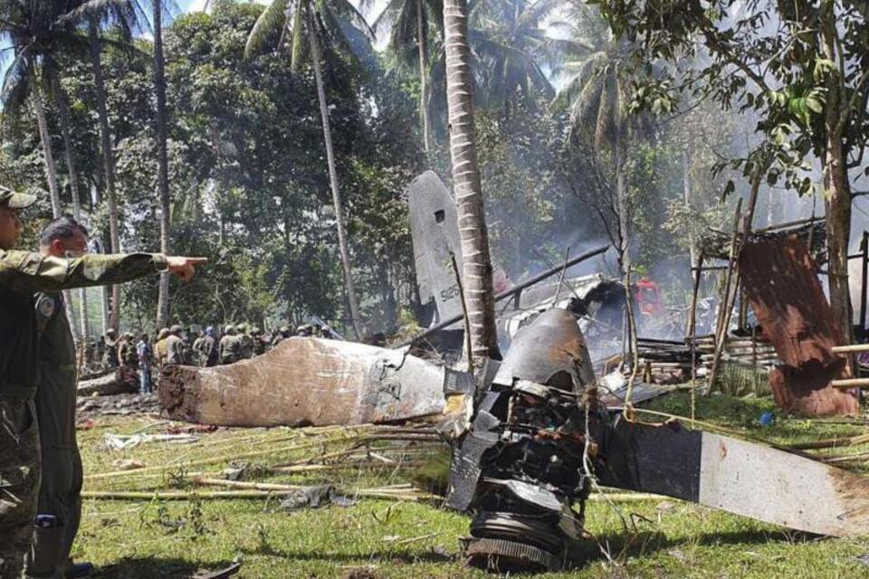 Militärflugzeug abgestürzt Militärflugzeug abgestürzt