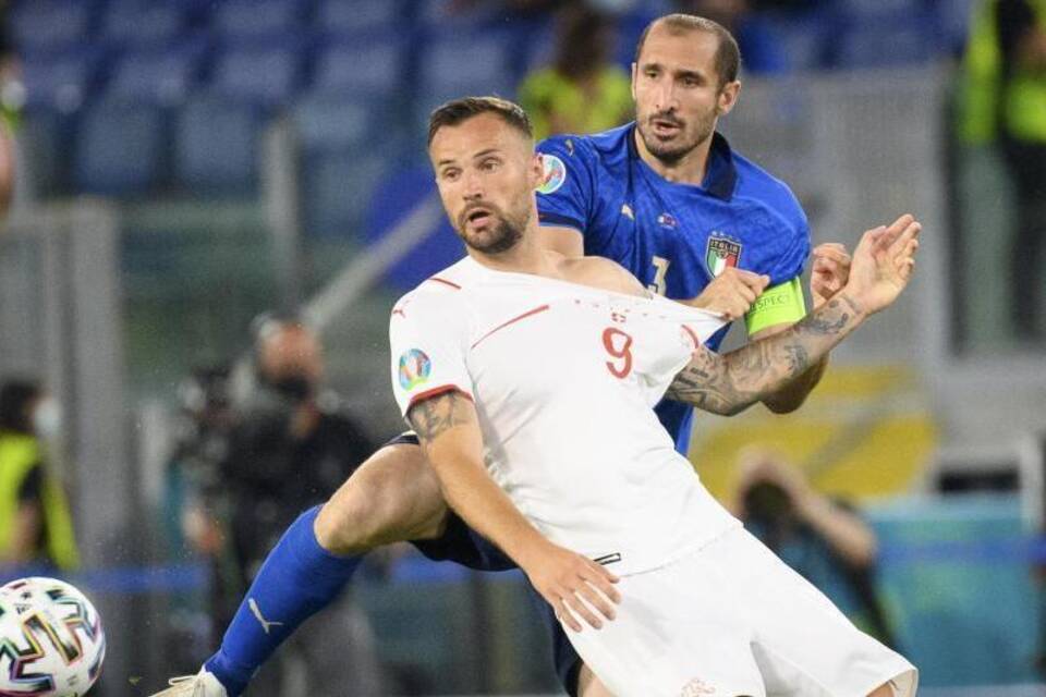 Chiellini im Zweikampf Chiellini im Zweikampf