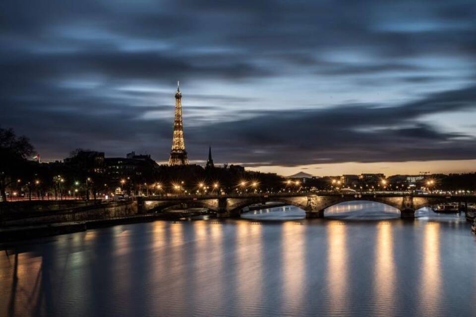 Paris Paris