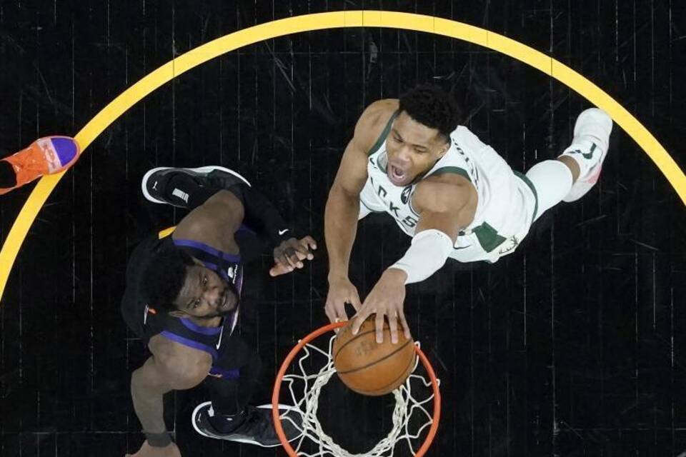 Giannis Antetokounmpo Giannis Antetokounmpo
