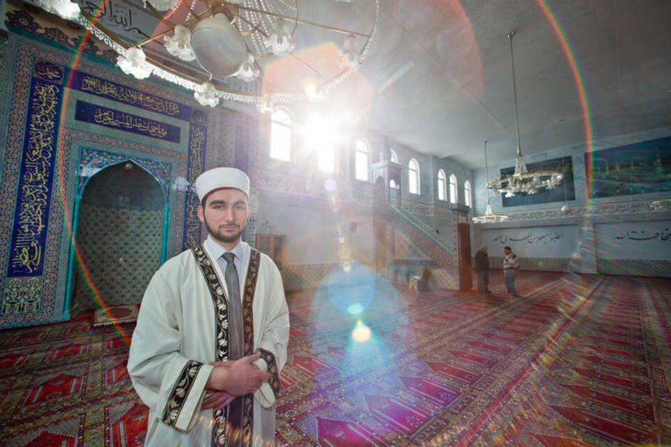 «Integrieren, ohne sich selbst zu verraten» - Alltag in der Moschee