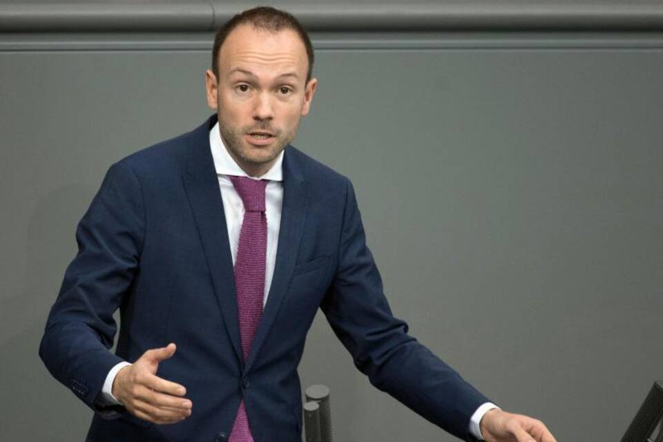 Nikolas Löbel Nikolas Löbel
