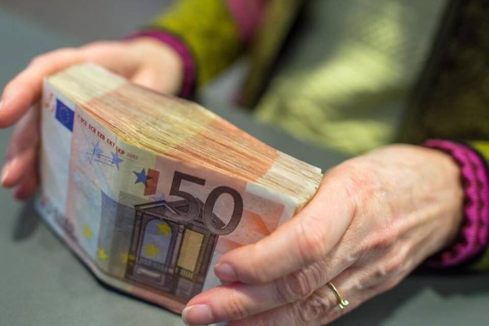 Geld abheben am Schalter