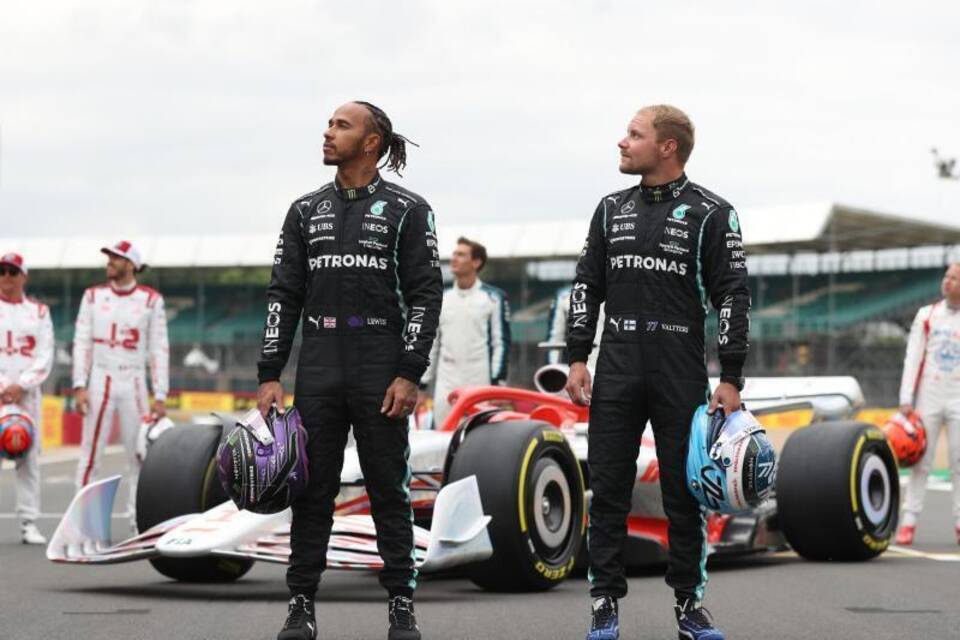 Rennfahrer Lewis Hamilton und Valtteri Bottas