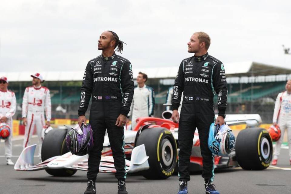 Rennfahrer Lewis Hamilton und Valtteri Bottas Rennfahrer Lewis Hamilton und Valtteri Bottas