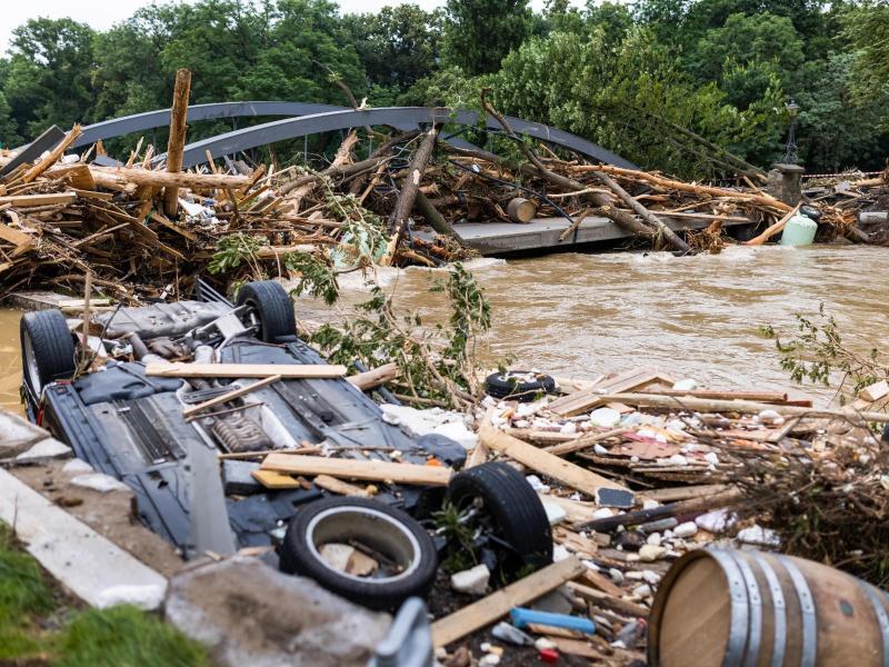 Hochwasser-Katastrophe: Bundeswehr beginnt mit Bergung von ...