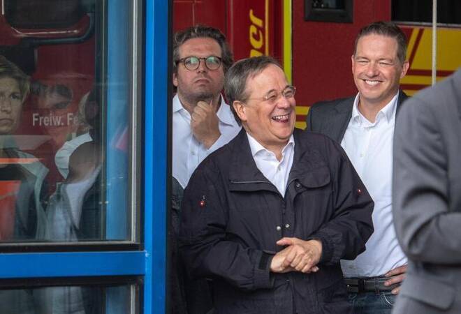 Kritik an Kanzlerkandidat: Laschet entschuldigt sich für Lachen bei Hochwasser-Besuch - Inland - RNZ