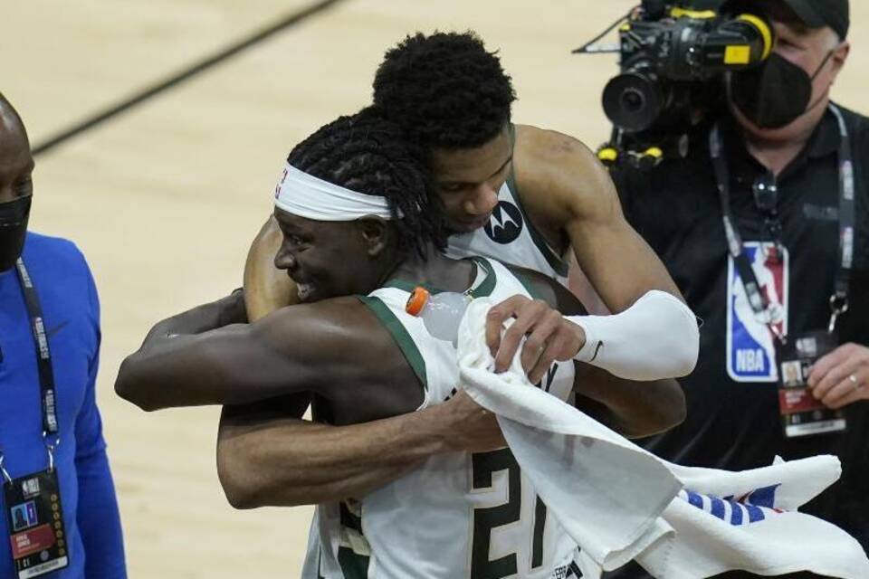 Phoenix Suns - Milwaukee Bucks Phoenix Suns - Milwaukee Bucks