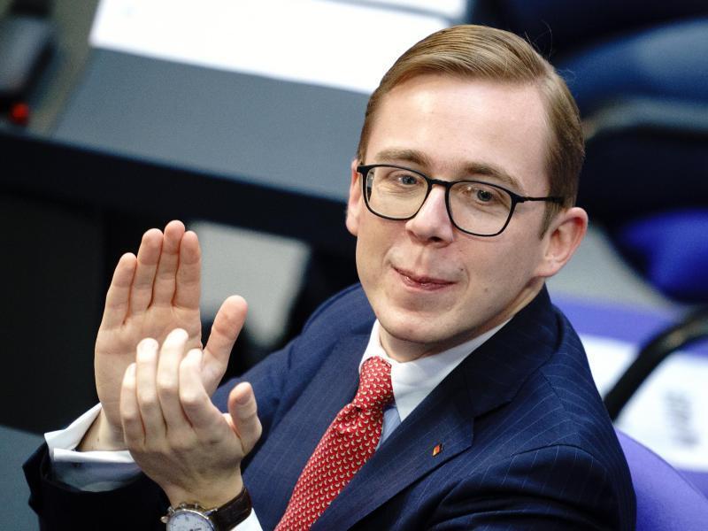CDU-Politiker: Amthor-Foto sorgt für Entrüstung im Netz ...
