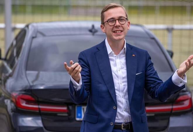 Holocaust-Leugner: Amthor distanziert sich von Foto ...