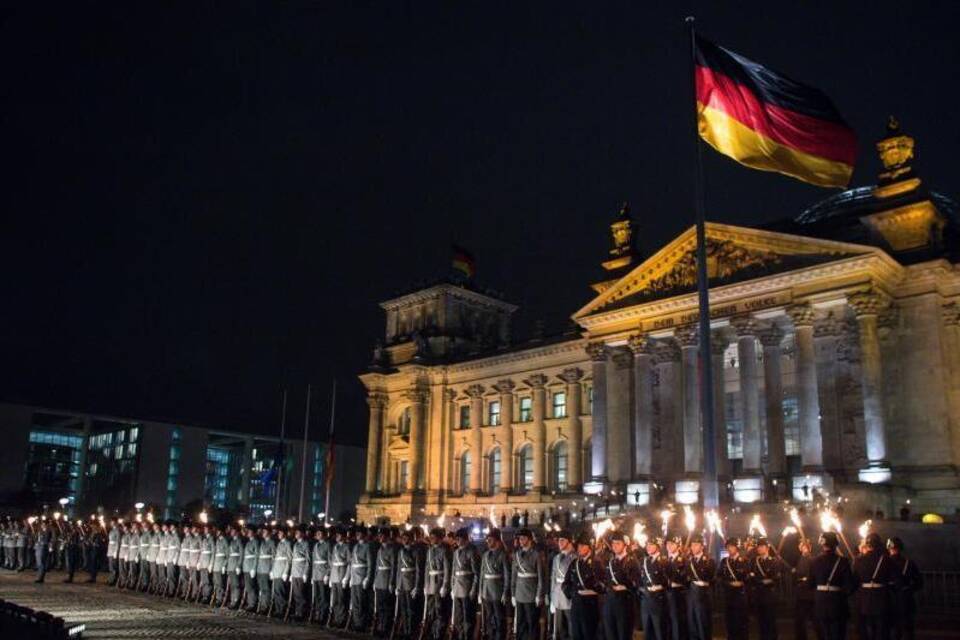 Großer Zapfenstreich vor dem Reichstag