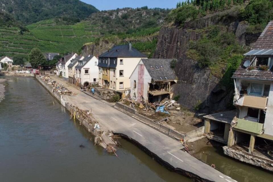Flutkatastrophe Rheinland Pfalz - Mayschoß Flutkatastrophe Rheinland Pfalz - Mayschoß