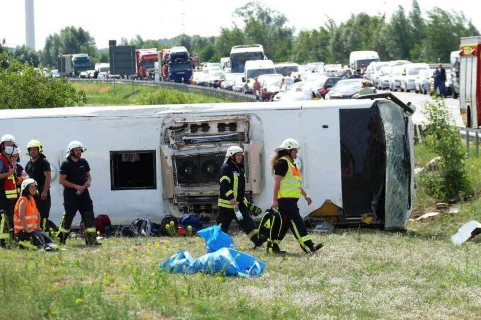 Verunglückter Reisebus Verunglückter Reisebus