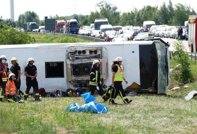 Unfall: Viele Verletzte bei Busunglück auf A13 - Aus aller ...