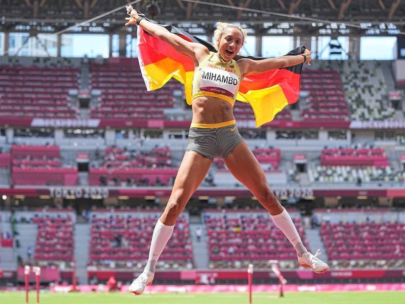 Triumph in Tokio: Malaika Mihambo holt Gold (Update ...