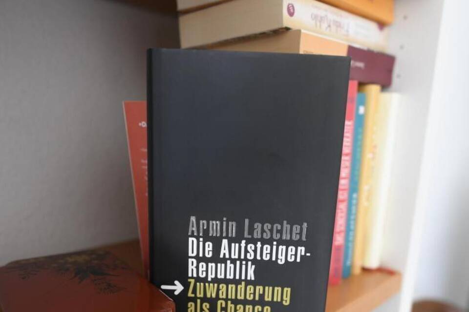 Laschets Buch «Die Aufsteigerrepublik. Zuwanderung als Chance» Laschets Buch «Die Aufsteigerrepublik. Zuwanderung als Chance»