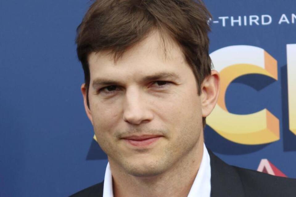 Ashton Kutcher Ashton Kutcher