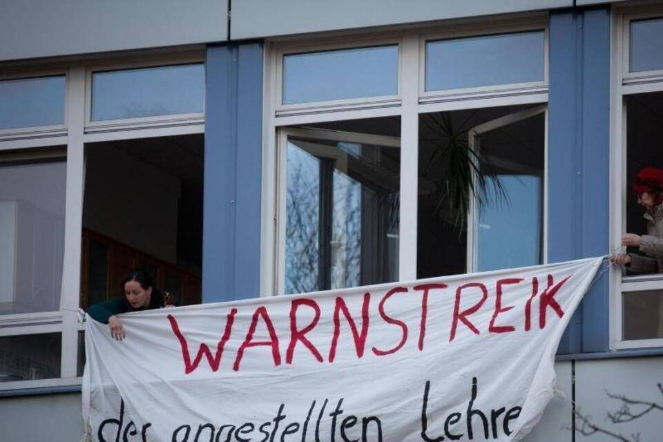 Lehrer treten in Warnstreik