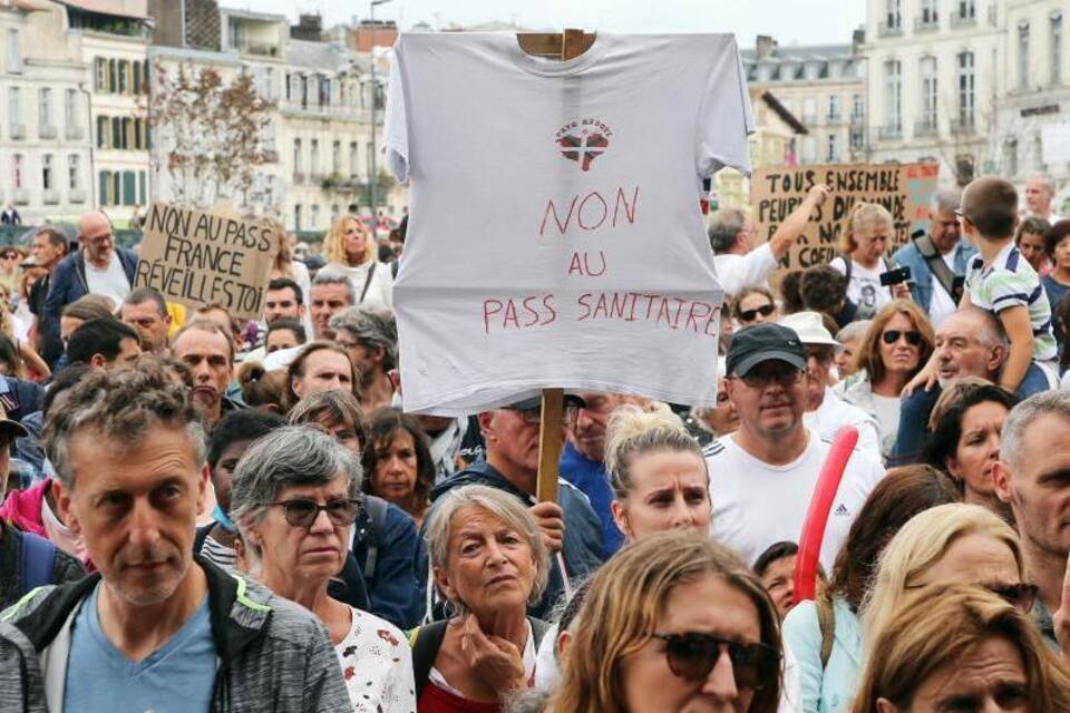 Corona-Protest in Frankreich