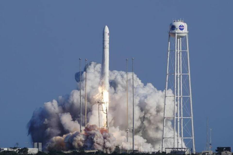 Antares-Rakete hebt ab in Richtung ISS Antares-Rakete hebt ab in Richtung ISS