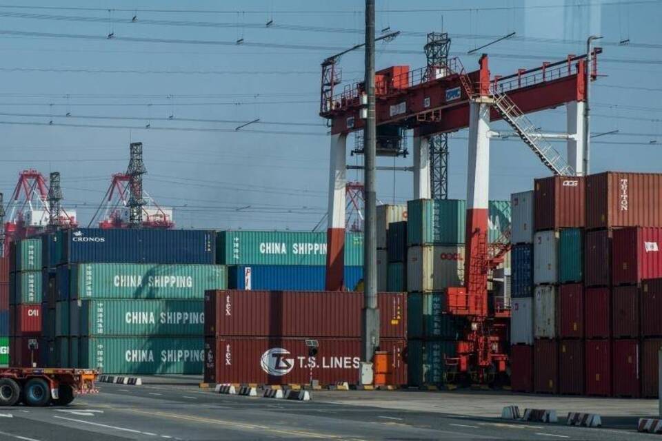 Containerhafen in Shanghai Containerhafen in Shanghai