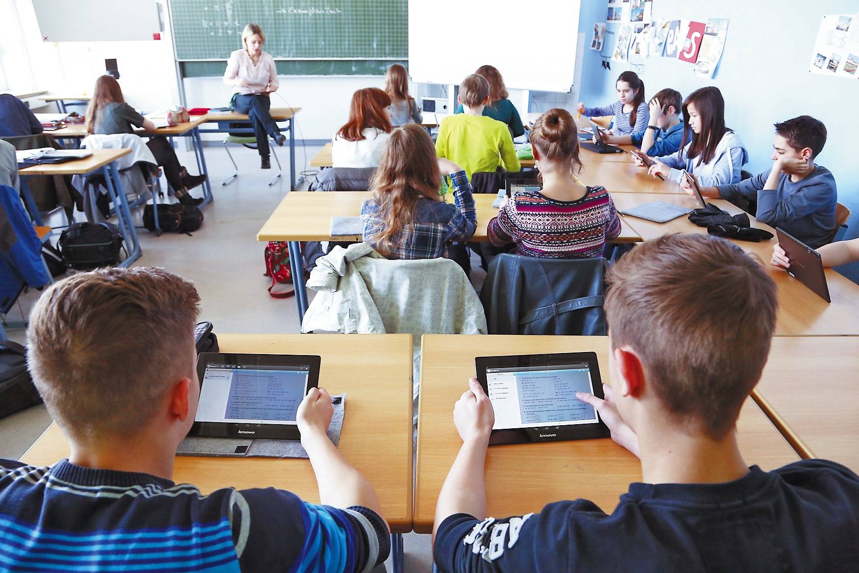 Wieslocher Tablet Klasse  probt Unterricht  der Zukunft 