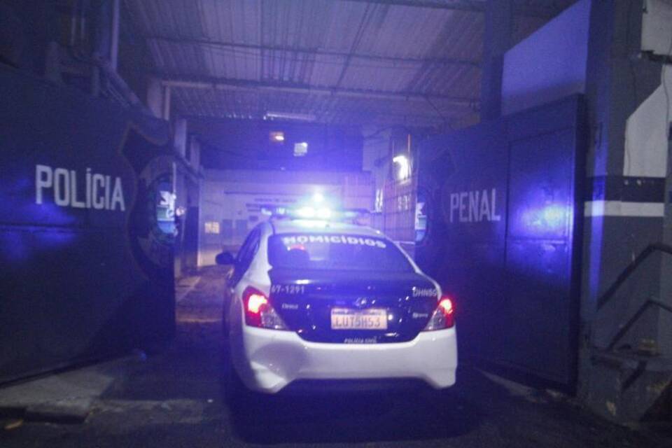 Ehemalige Parlamentarierin Flordelis dos Santos verhaftet Ehemalige Parlamentarierin Flordelis dos Santos verhaftet