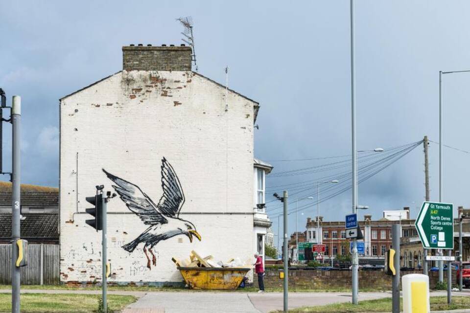 Banksy bekennt sich zu Werken an englischer Nordseeküste Banksy bekennt sich zu Werken an englischer Nordseeküste
