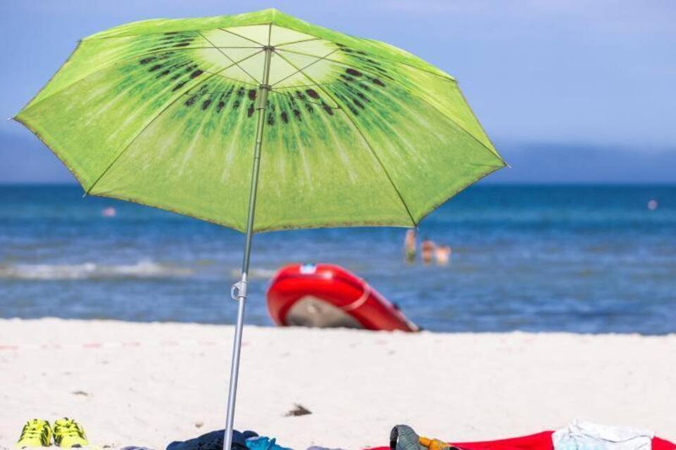 Sonnenschirm an der Ostsee Sonnenschirm an der Ostsee