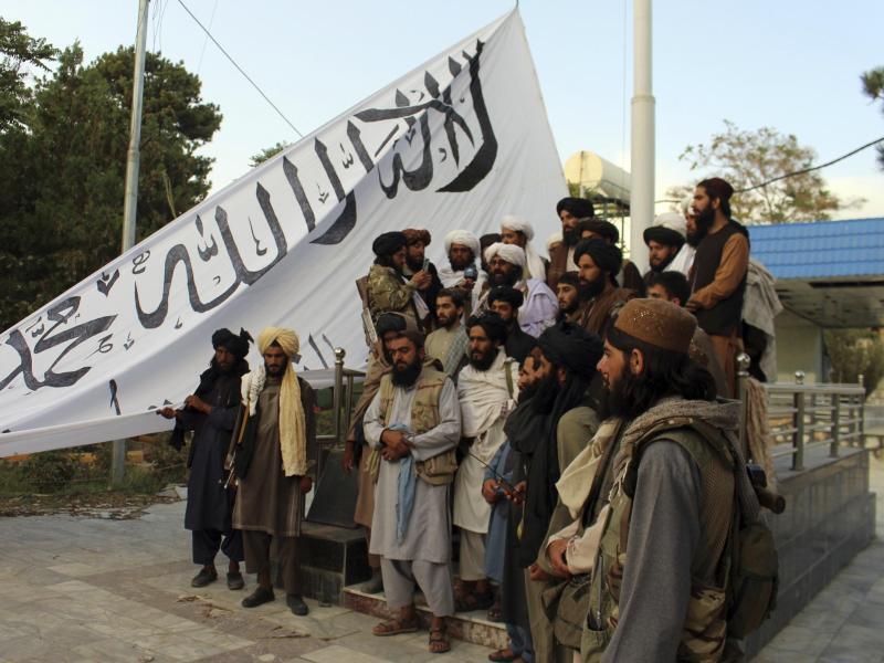 Afghanistan: Taliban im Präsidentenpalast in Kabul ...