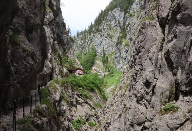 Einsatz am Zugspitz-Massiv: Flutwelle in Höllentalklamm ...