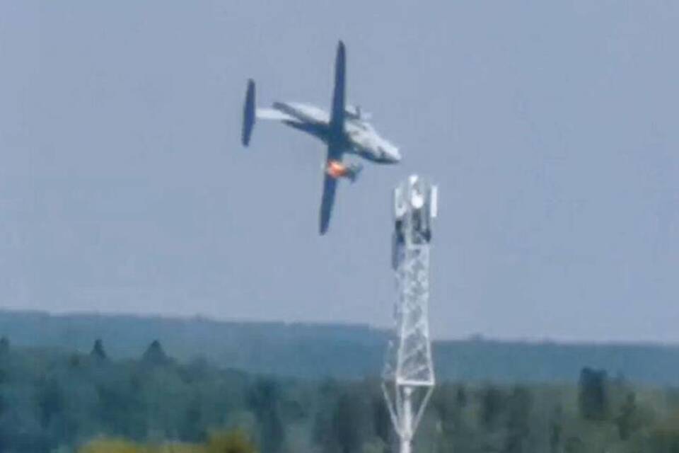 Militärflugzeug bei Test abgestürzt Militärflugzeug bei Test abgestürzt