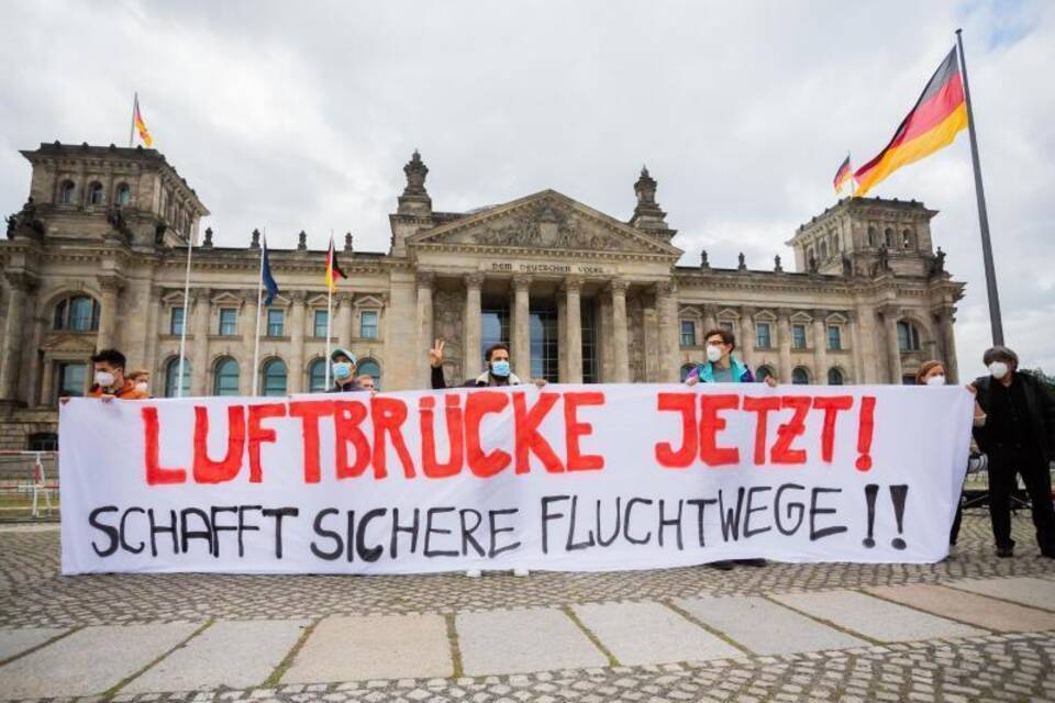 Demonstration für Luftbrücke