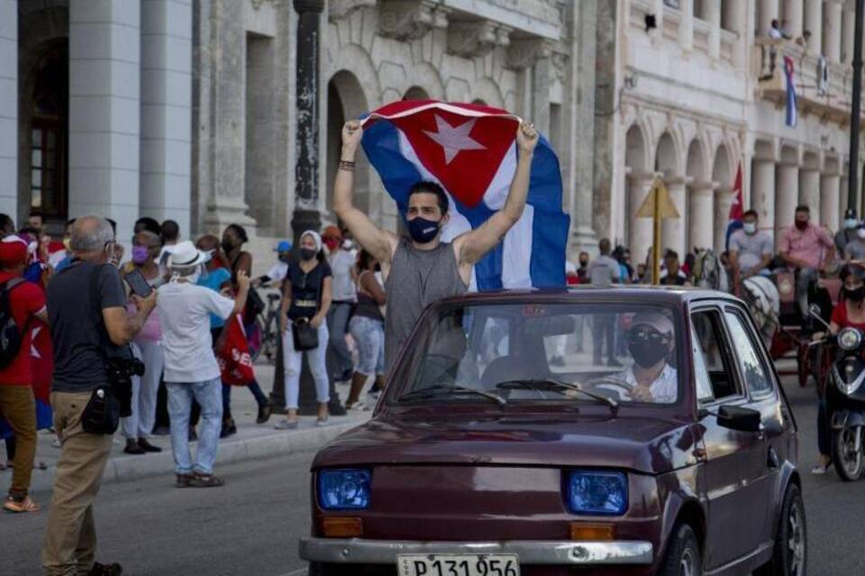 Regierungsanhänger in Havanna