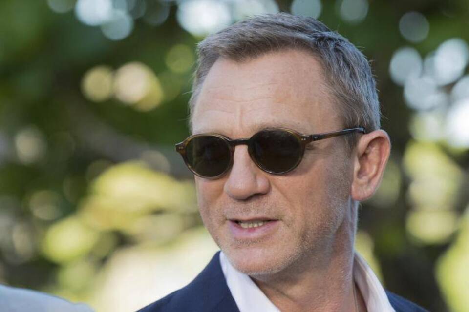 Daniel Craig