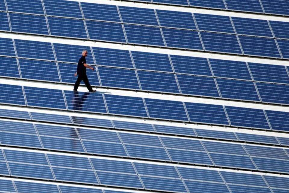 Kommunen fordern 100 000 Solardächer für öffentliche Gebäude Kommunen fordern 100 000 Solardächer für öffentliche Gebäude