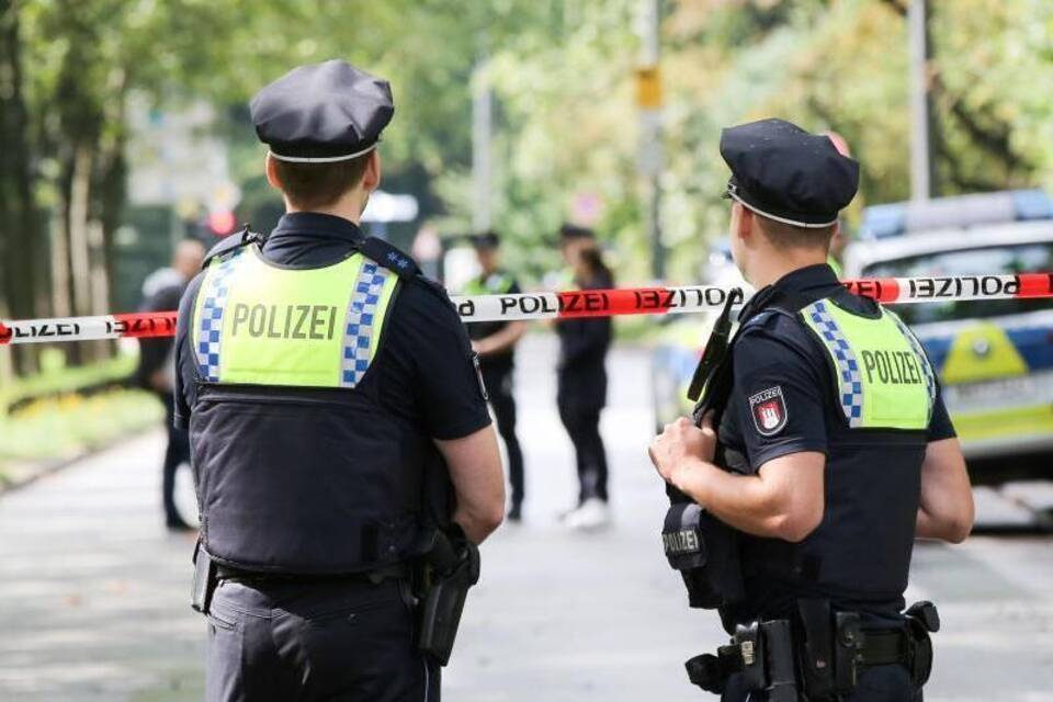 Schüsse im Hamburg - großer Polizeieinsatz Schüsse im Hamburg - großer Polizeieinsatz