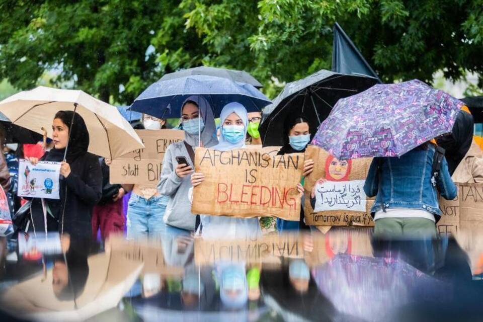 Konflikt in Afghanistan - Demo für Aufnahme von Flüchtlingen Konflikt in Afghanistan - Demo für Aufnahme von Flüchtlingen