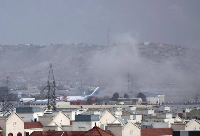 Lage in Afghanistan: Explosion vor Flughafen von Kabul ...