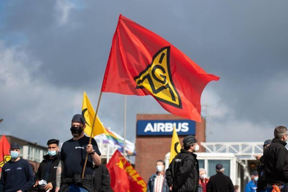 Proteste der IG Metall bei Airbus Finkenwerder Proteste der IG Metall bei Airbus Finkenwerder
