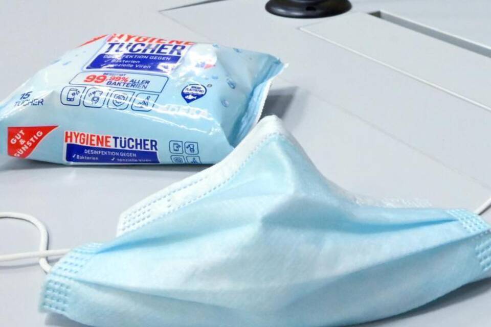 Maske und Hygienetücher Maske und Hygienetücher