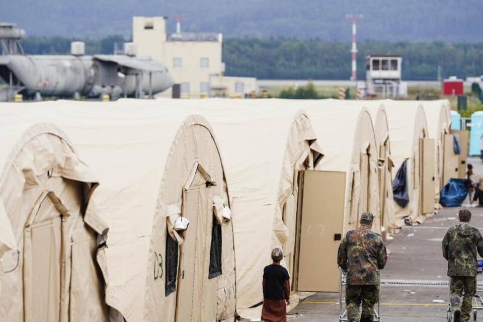 USA evakuieren Afghanen über Ramstein USA evakuieren Afghanen über Ramstein