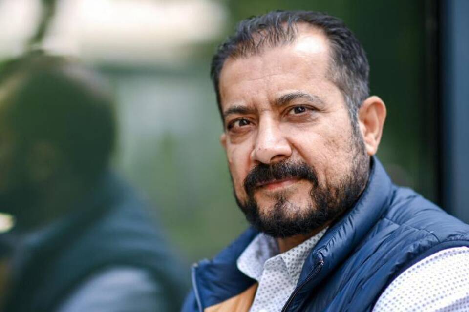 Ehemaliger afghanischer Minister liefert Pizza Ehemaliger afghanischer Minister liefert Pizza