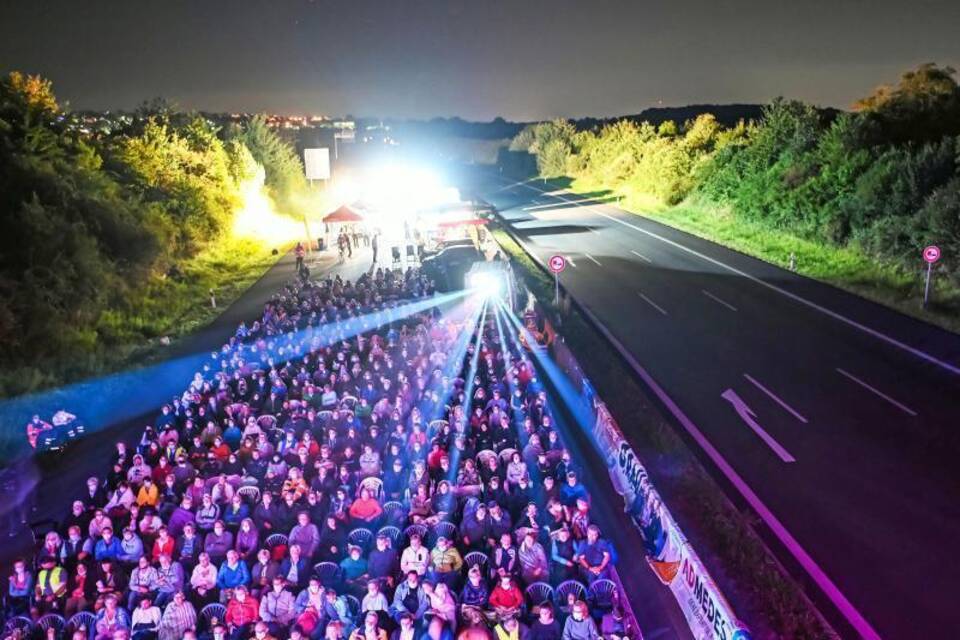 Autobahn 8 wird zum Open-Air-Kino