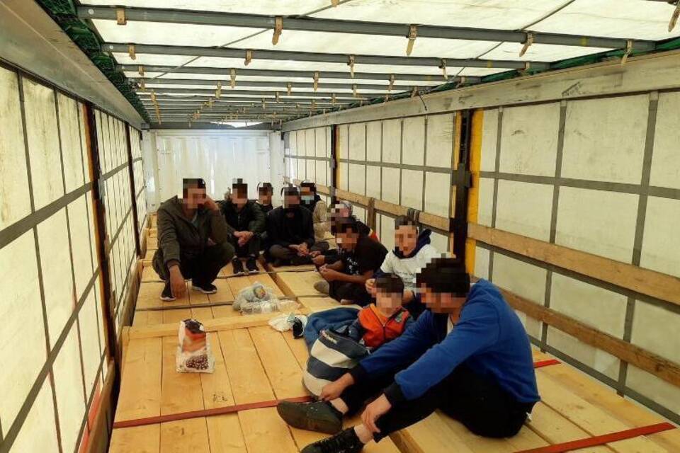 Migranten in einem Güterzug Migranten in einem Güterzug