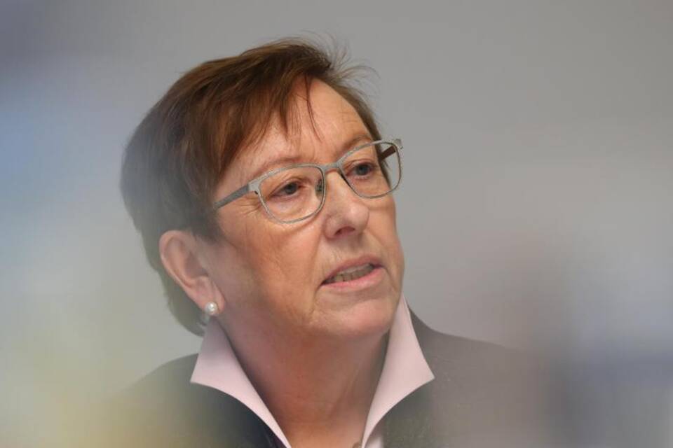 Bericht zu Missbrauchsfällen in Kinderheimen Bericht zu Missbrauchsfällen in Kinderheimen