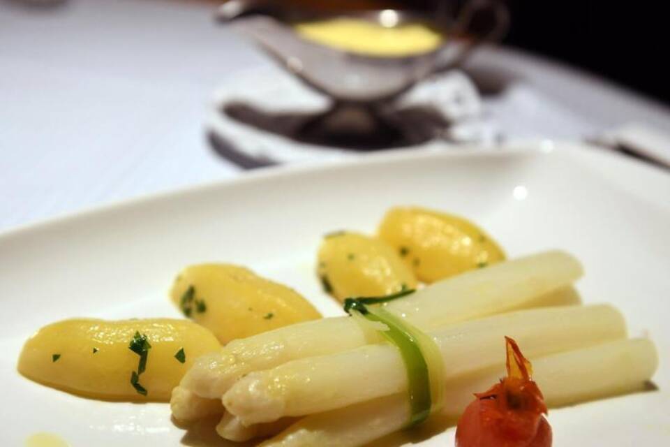 Spargel auf dem Teller